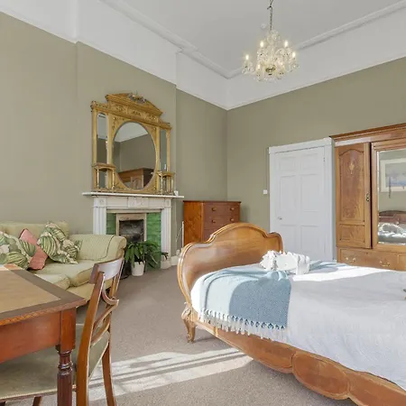 The Ritz 2 Bedroom Serviced By Altoluxoexperience Short Lets & Serviced With Free Wifi * Bristol