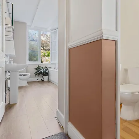 The Ritz 2 Bedroom Serviced By Altoluxoexperience Short Lets & Serviced With Free Wifi Apartment Bristol