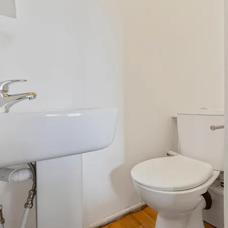 The Ritz 2 Bedroom Serviced By Altoluxoexperience Short Lets & Serviced With Free Wifi *