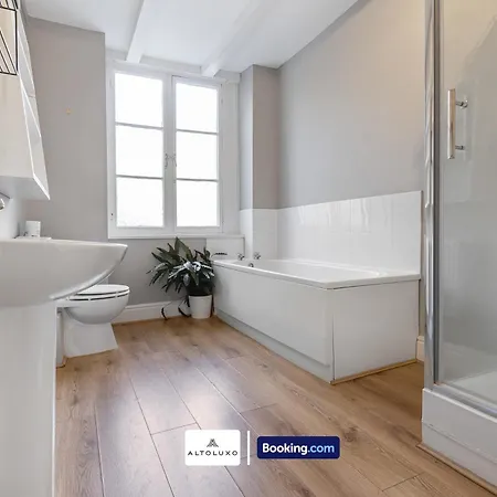 The Ritz 2 Bedroom Serviced By Altoluxoexperience Short Lets & Serviced With Free Wifi Bristol