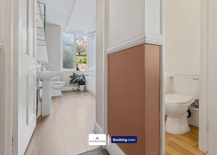 The Ritz 2 Bedroom Serviced By Altoluxoexperience Short Lets & Serviced With Free Wifi *