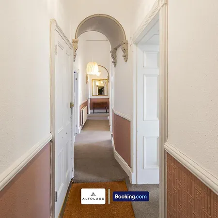 The Ritz 2 Bedroom Serviced By Altoluxoexperience Short Lets & Serviced With Free Wifi * Бристоль