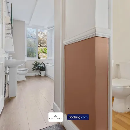 The Ritz 2 Bedroom Serviced By Altoluxoexperience Short Lets & Serviced With Free Wifi *